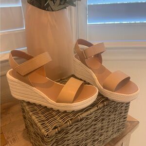 Sorel Size 10 Women’s Tan Espadrille Wedge Sandals
